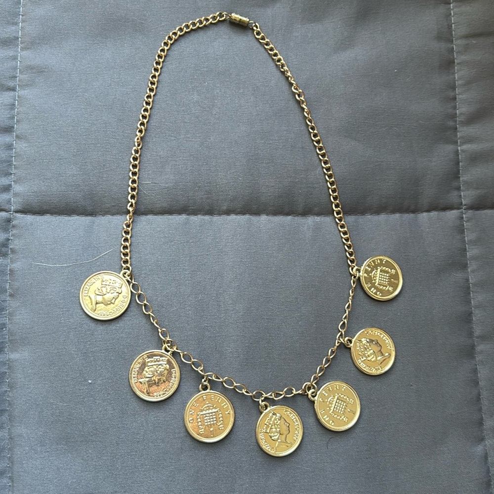 Gold coin short handmade necklace